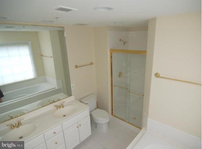 Building Photo - 2404 13th Ct N
