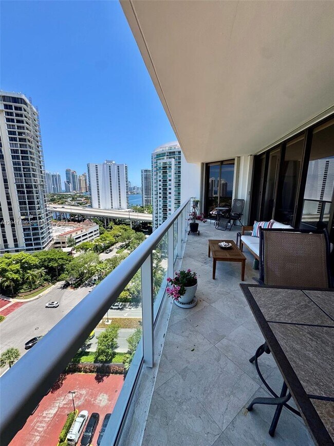 Building Photo - 19500 Turnberry Way