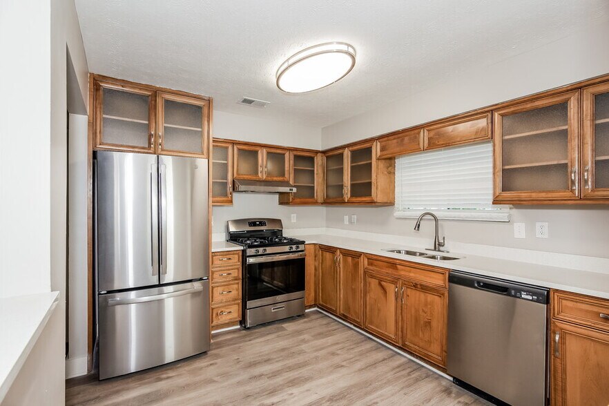 Building Photo - 9453 Forest Knoll Dr