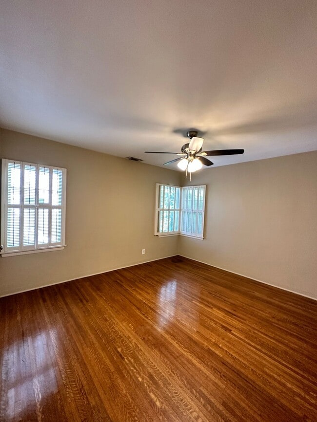 Building Photo - 8919-8921 Burton Way