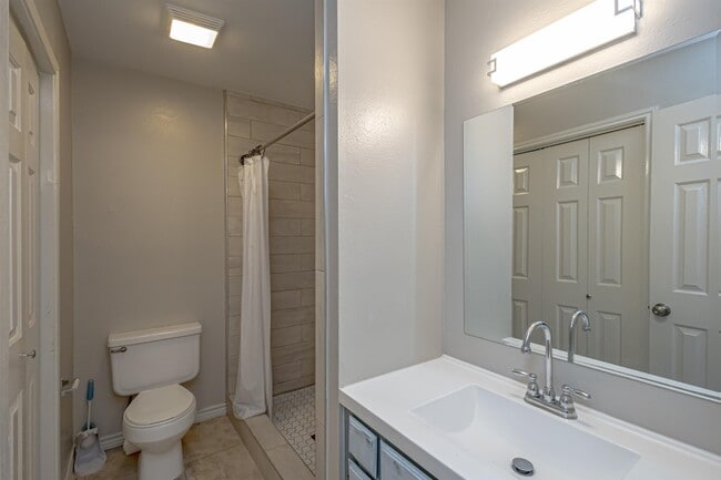 Building Photo - 104 Belaire Dr
