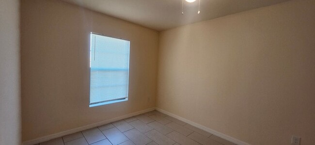 Building Photo - 3 bedroom 2 bath 1 car garage