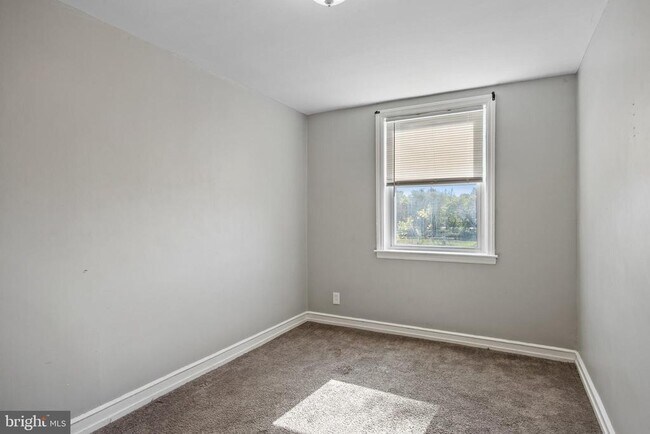 Building Photo - 1130 S Merrimac Rd