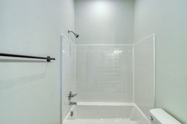Building Photo - 3812 SE 80th St