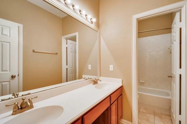 Building Photo - 1400 Chestnut Dr