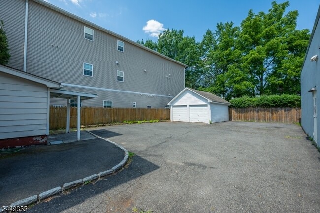 Building Photo - 106 Broughton Ave