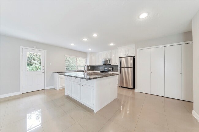 Building Photo - 6630 Tara Dr