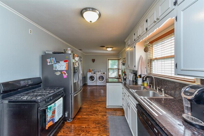 Building Photo - 3605 Park Ridge Blvd