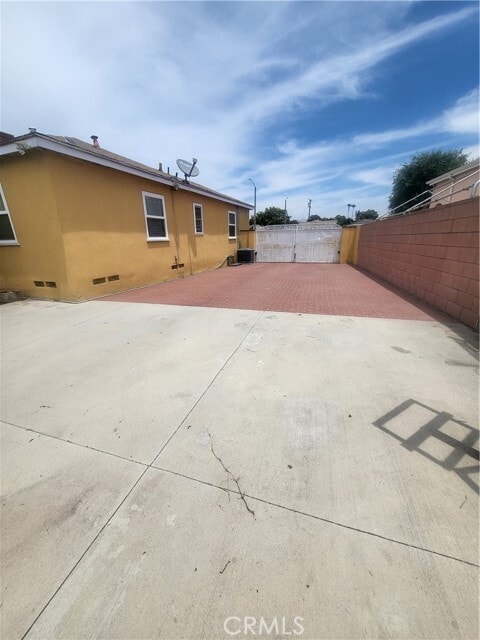 Building Photo - 6000 Southside Dr