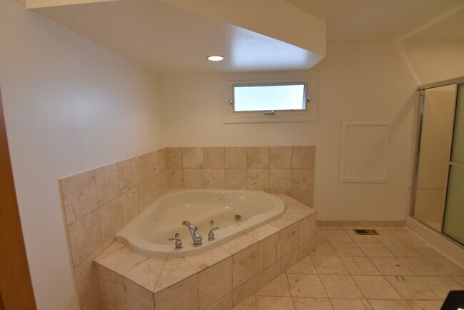 Building Photo - 1702 N Waterman Ave