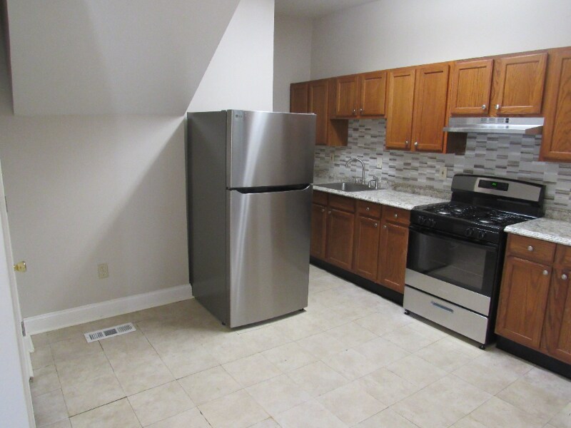 Building Photo - 4014 Maine Ave