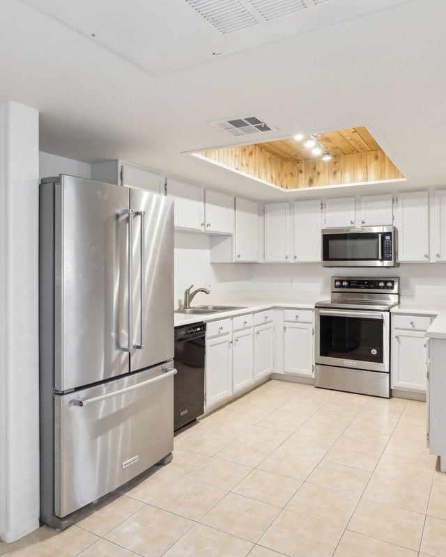 Building Photo - 9736 N 95th St
