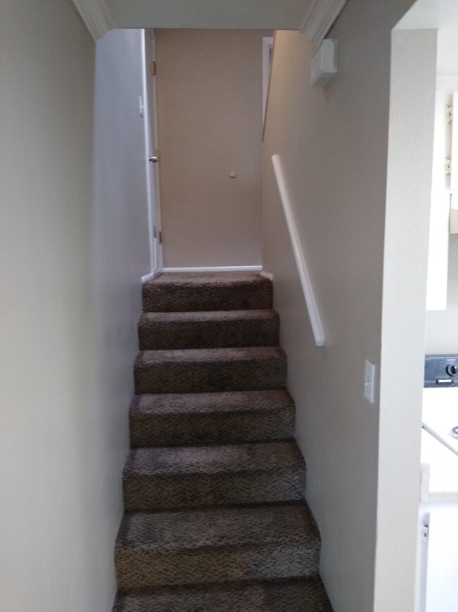 Building Photo - 171 College Way