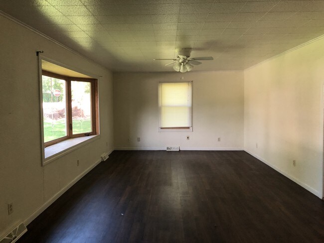 Building Photo - 6 Maple Ct