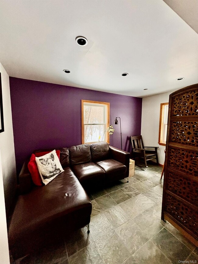 Building Photo - 84 Country Rd