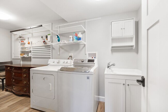 Building Photo - 5128 Linnean Terrace NW