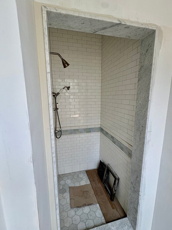 Building Photo - 33 Brewster St
