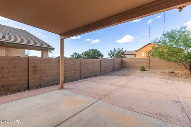 Building Photo - 40882 W Robbins Dr