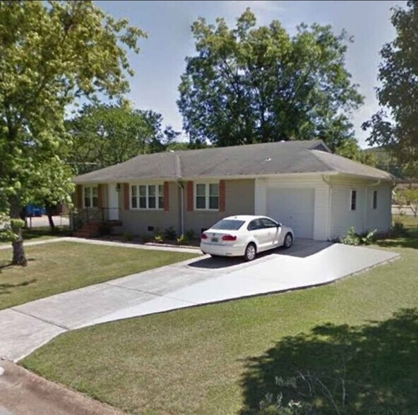 Primary Photo - 824 Chambers Dr NE