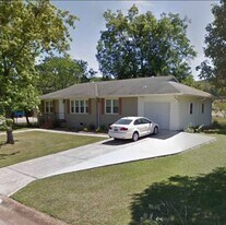 Building Photo - 824 Chambers Dr NE
