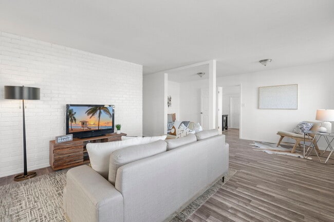 Building Photo - 221 Duxbury Ave
