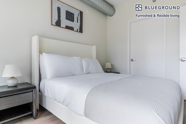 Building Photo - 211 W Scott St