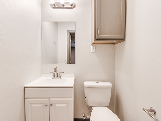 Building Photo - 2416 NW 42nd St