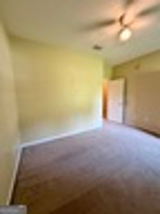 Building Photo - 200 Royal Palms Ave