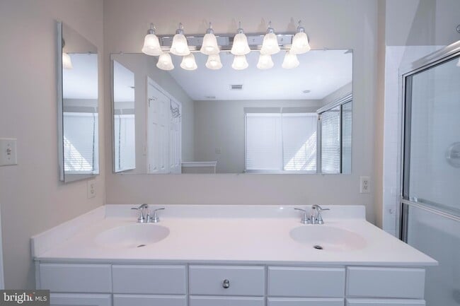 Building Photo - 3940 Kathryn Jean Ct