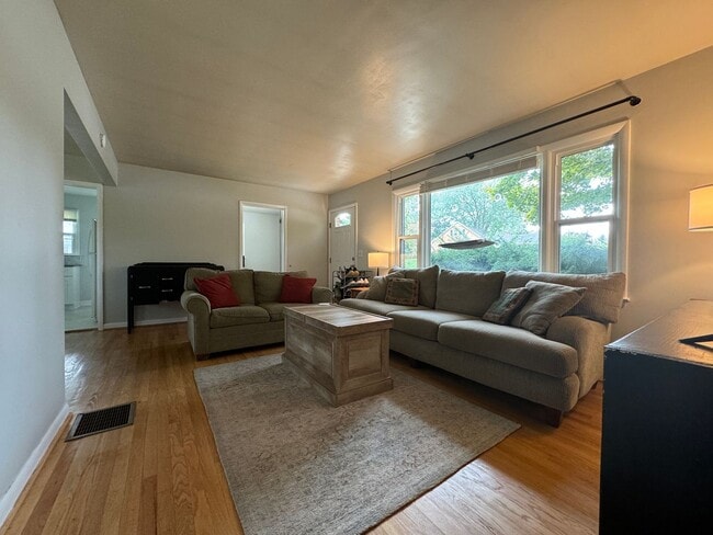 Building Photo - Spacious Home close to VT campus - 3bd 2ba