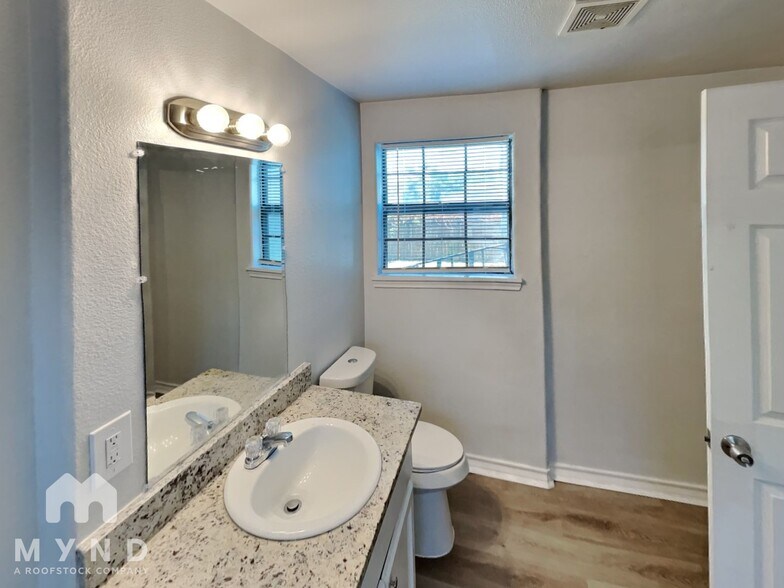 Building Photo - 1721 Whiting Dr
