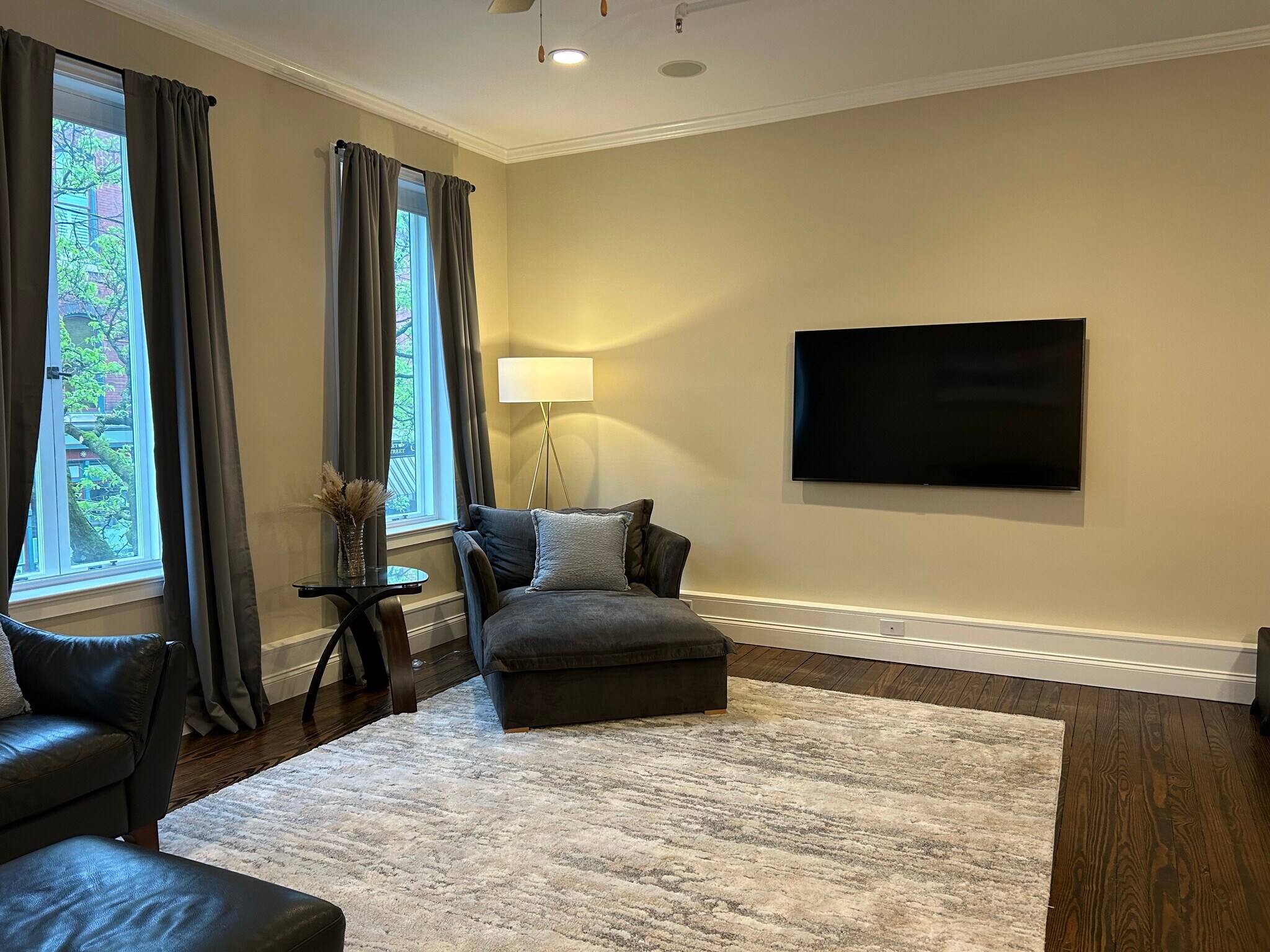 Building Photo - 22 E Market St