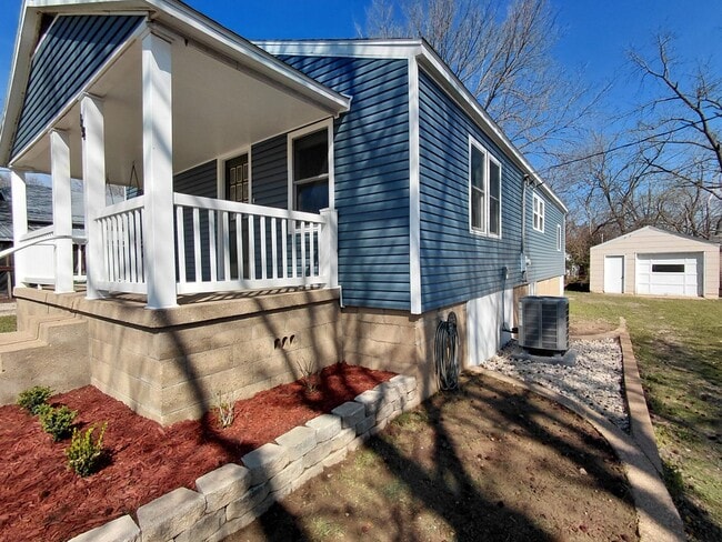 Building Photo - Cozy Home in Rolla