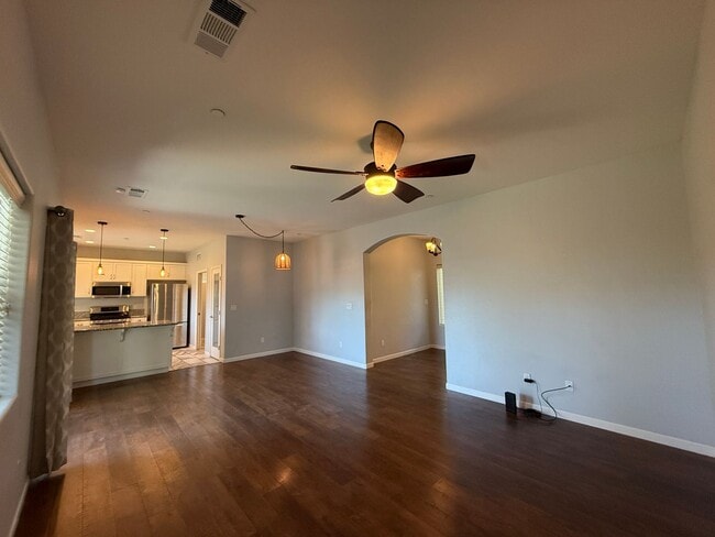 Building Photo - harming 3 bedroom, 2 bathroom single-story...