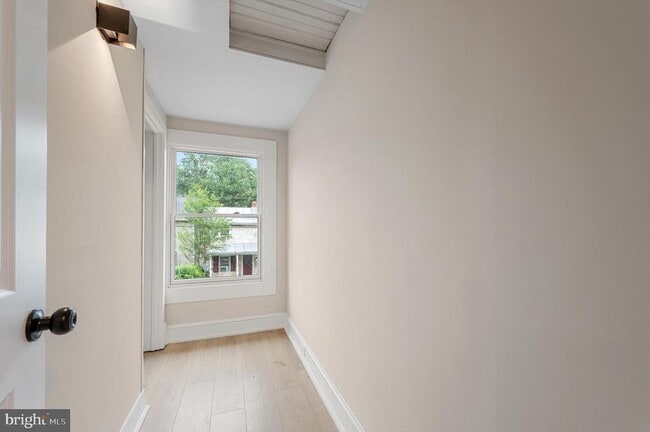 Building Photo - 553 Highland Ave