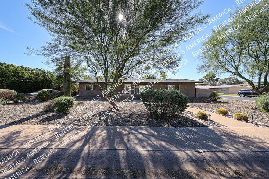 Primary Photo - 105 E Hermosa Dr