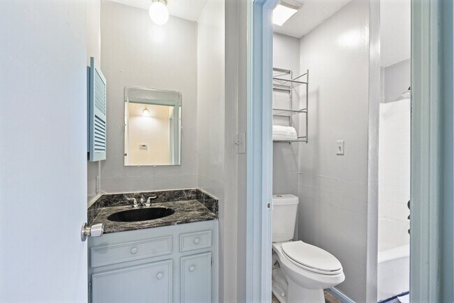 Building Photo - 8583 Wilcrest Dr