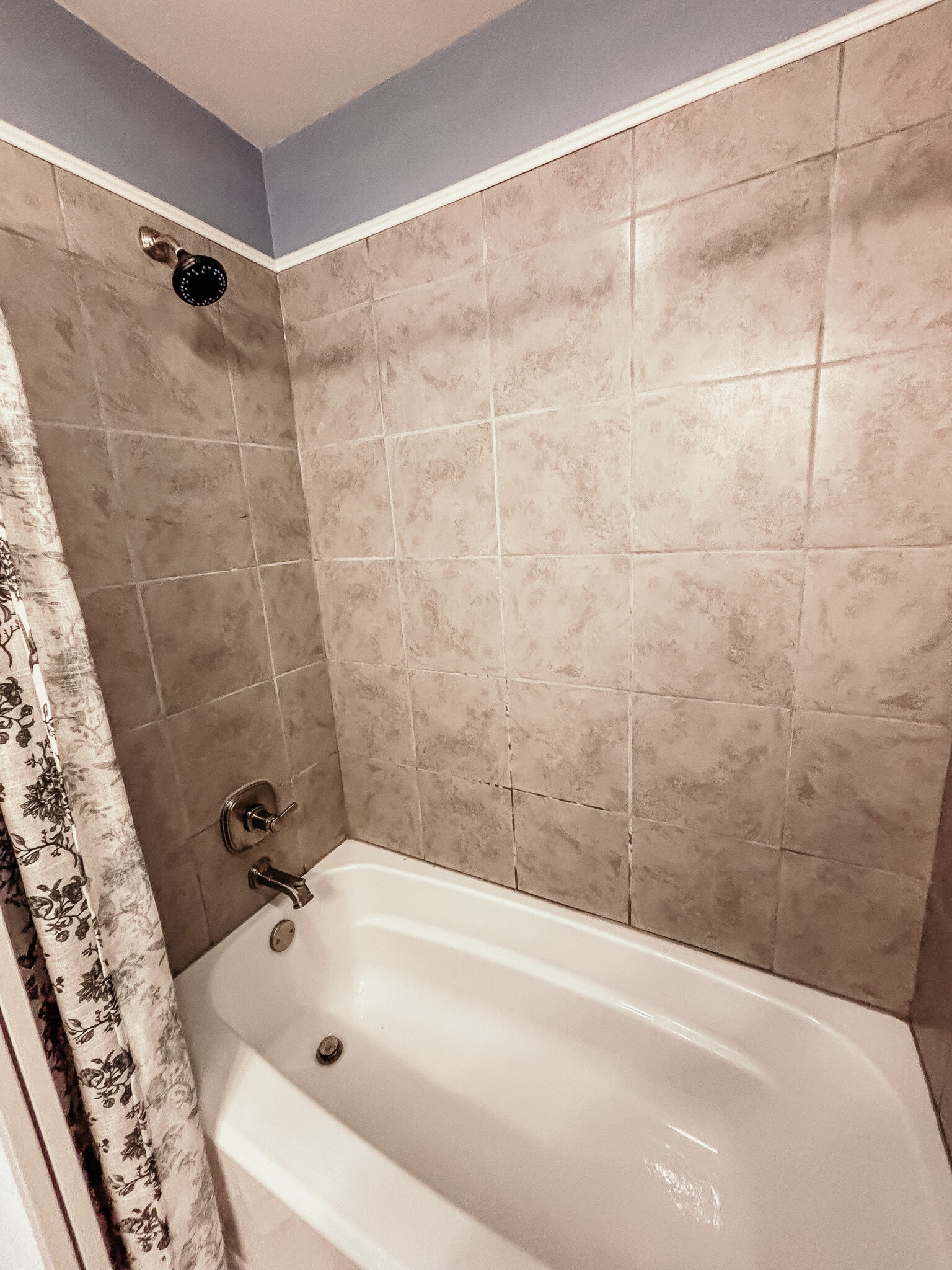 Shower - 1006 N New Jersey St