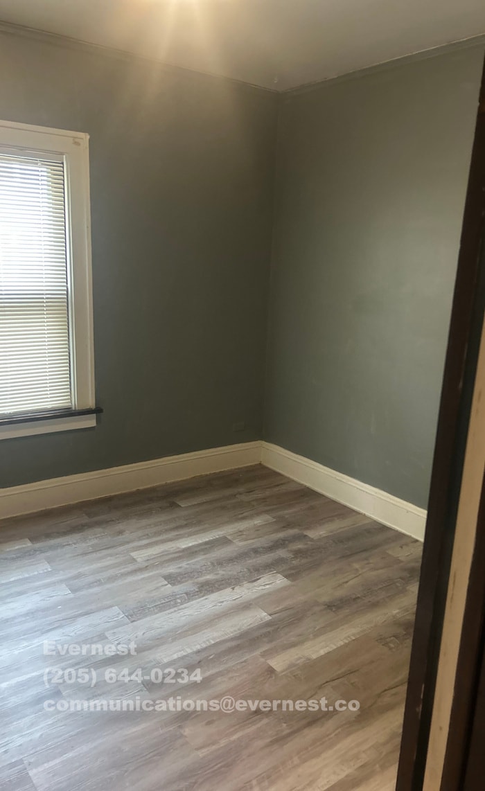 Building Photo - 3046 E 130th St