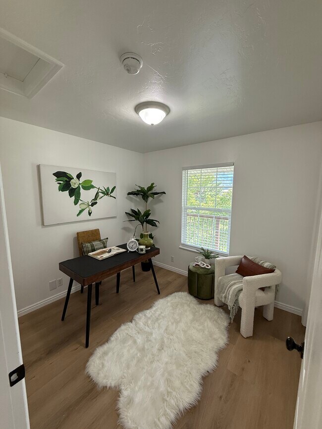 Building Photo - 1030 S Orem Blvd