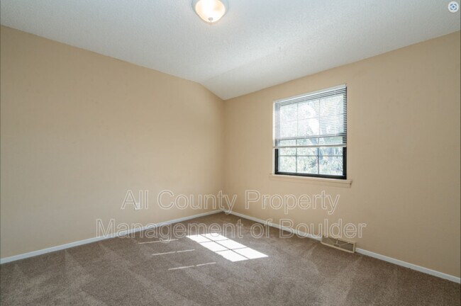 Building Photo - 50 Benthaven Pl