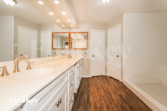 Building Photo - 10530 Jaycreek Dr