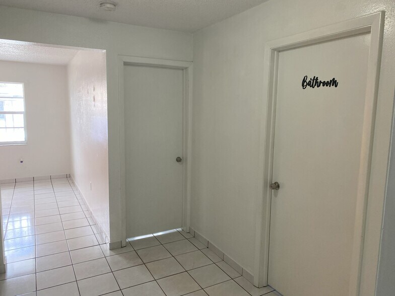 Building Photo - 4782 NW Flagler Ter