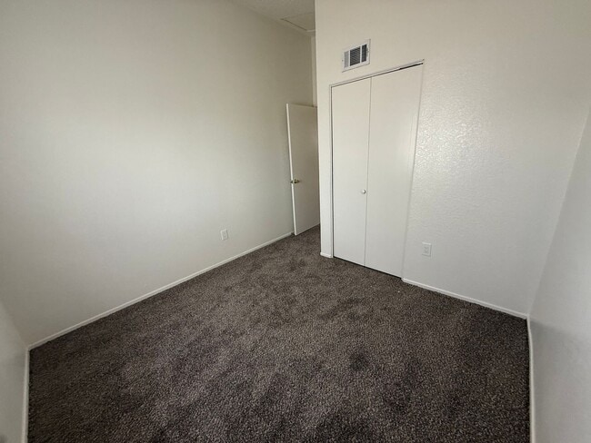Building Photo - Victorville-3 Bedroom2 Bathrooms,2 Story Home, New Paint, New Carpet,