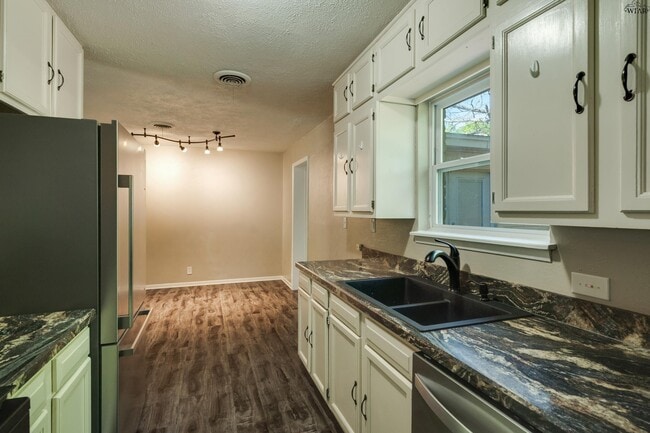 Building Photo - 5114 Fairway Blvd