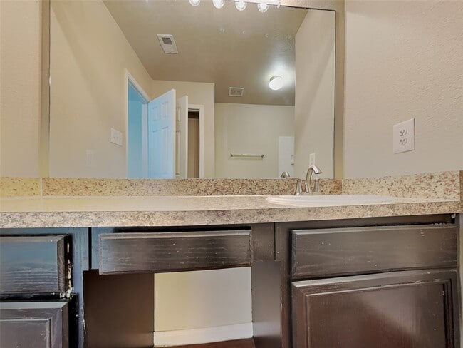 Building Photo - 2618 Bammelwood Dr