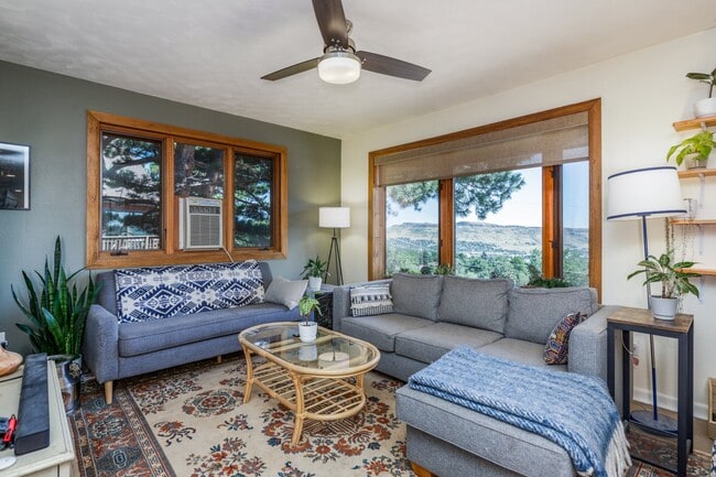 Building Photo - 2131 Bonvue Dr
