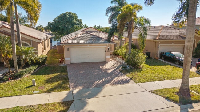 Building Photo - 3800 Woodfield Dr