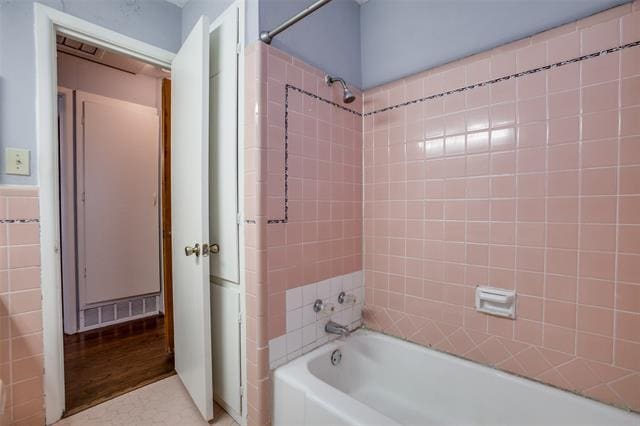 Building Photo - 6517 E Mockingbird Ln