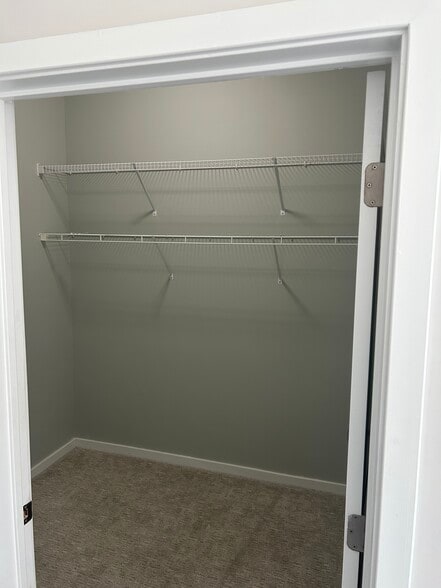 Walk in closet - 530 Harlan Blvd